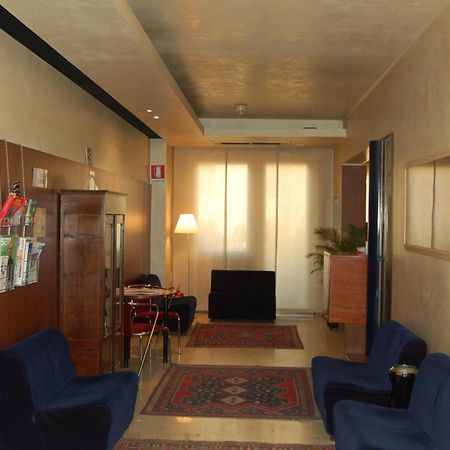 Hotel Mariani Ези Экстерьер фото