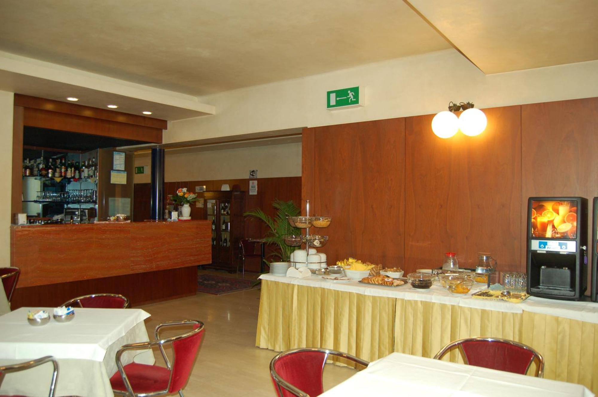 Hotel Mariani Ези Экстерьер фото