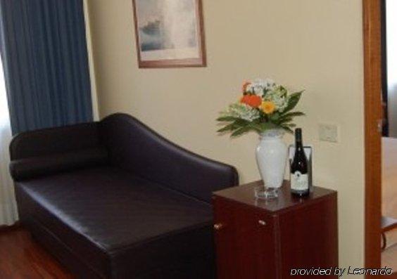 Hotel Mariani Ези Экстерьер фото