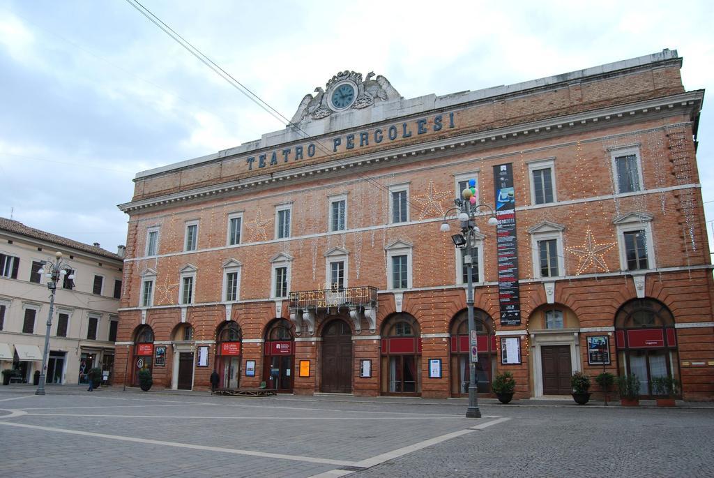 Hotel Mariani Ези Экстерьер фото