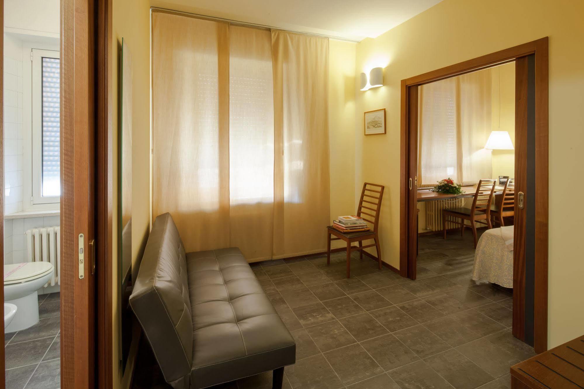 Hotel Mariani Ези Экстерьер фото