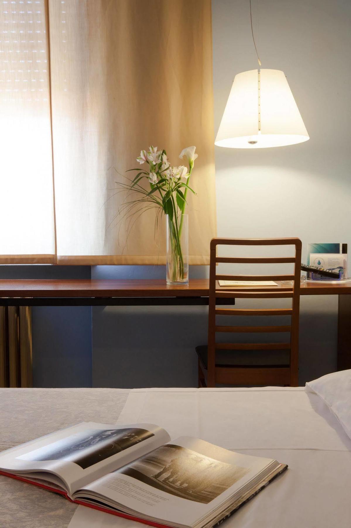 Hotel Mariani Ези Экстерьер фото