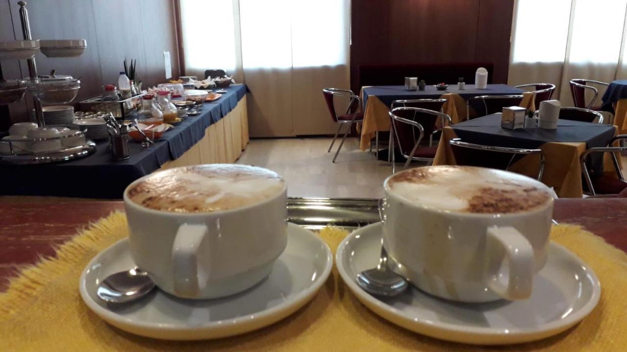 Hotel Mariani Ези Экстерьер фото