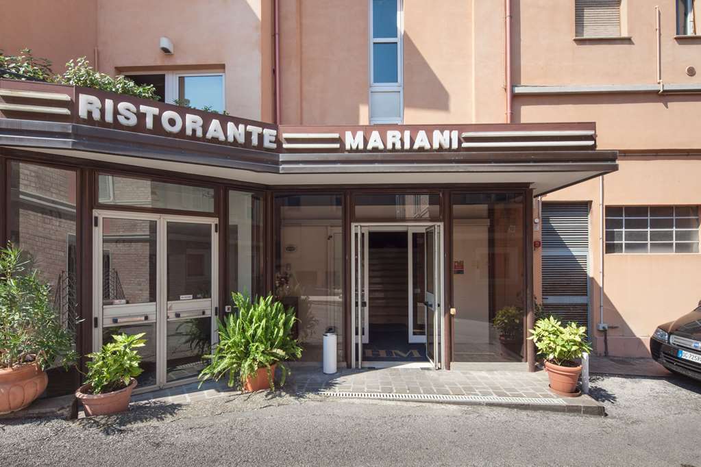 Hotel Mariani Ези Экстерьер фото